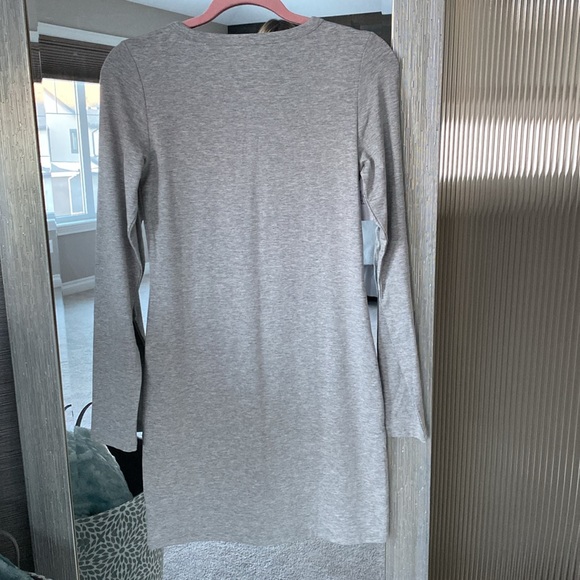 NWT Wilfred grey jersey dress. Size medium. Tight fitting long sleeve scoop neck - Picture 2 of 7